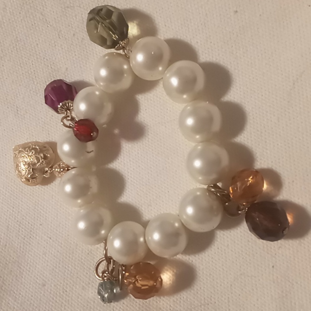 Chunky pearl & crystal cut beaded bracelet expandable .